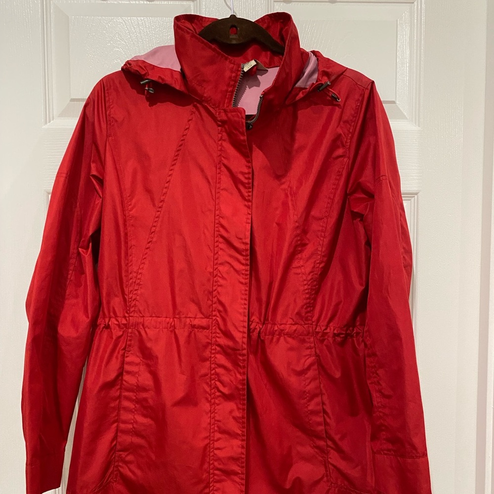 Woolrich Women’s size Small jacket with hood and zipper.
